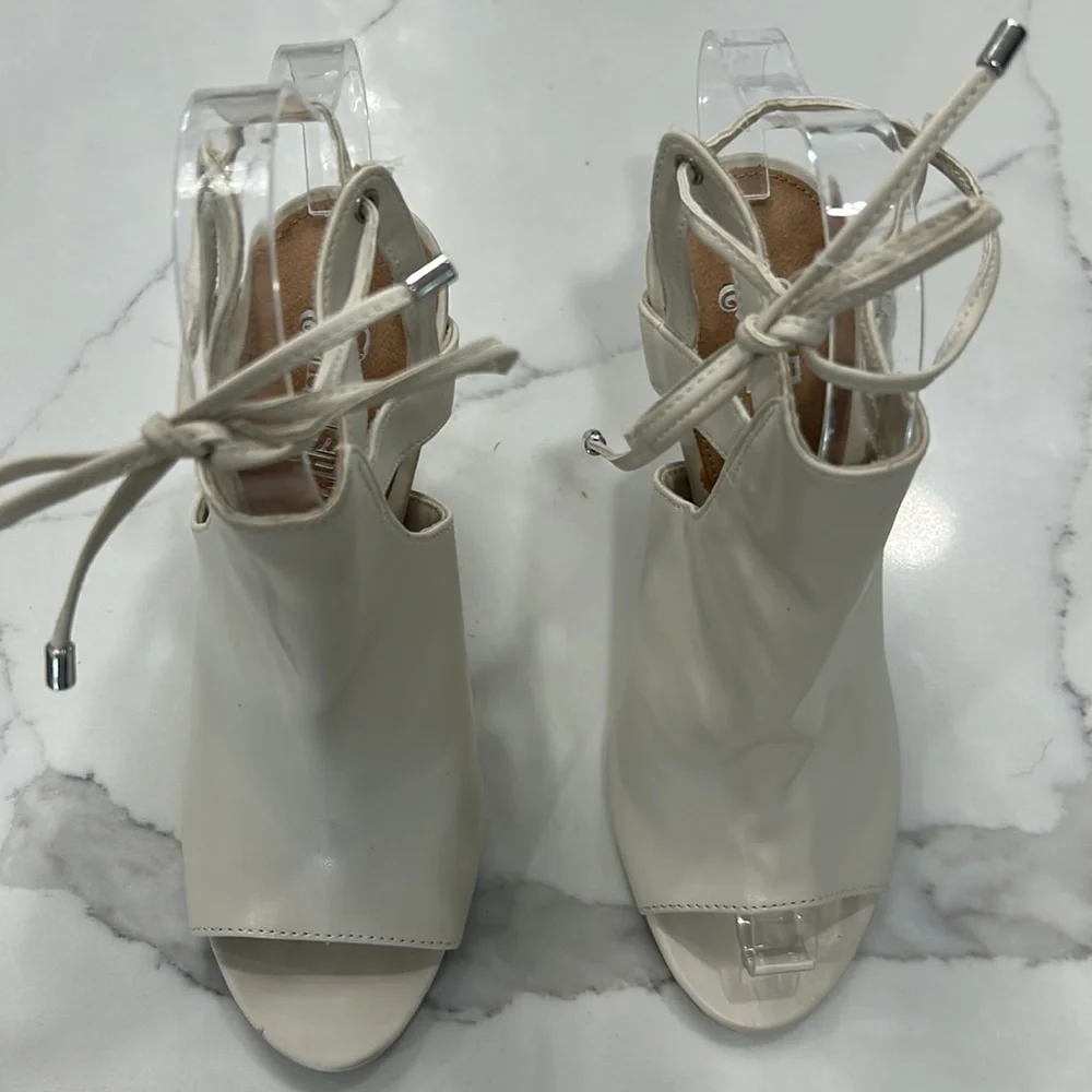 Brash Peekaboo Open Toe Tie Up Heels.‎ Size 5.5